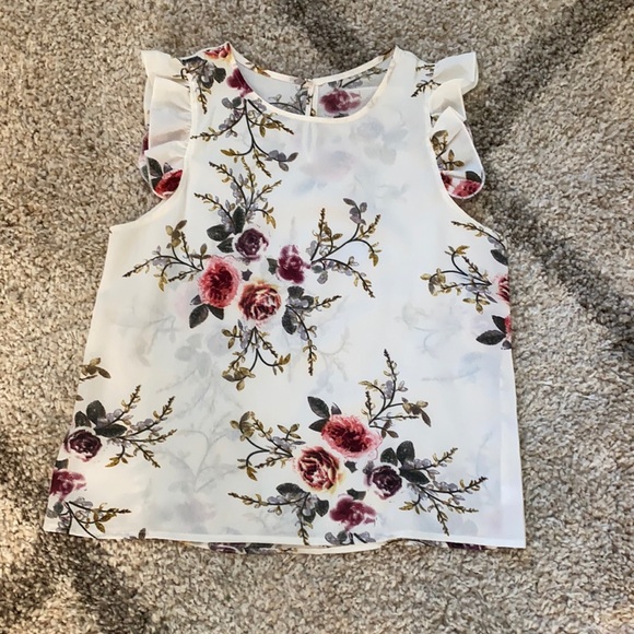 Tops - White Floral Blouse/Top 🛍🛍